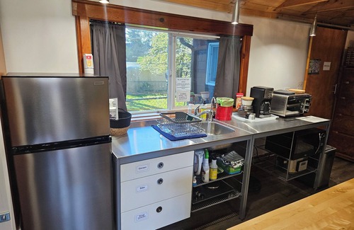 Arbor Heights House | Cozy Guesthouse in Seattle, Sleeps 4+ Adults