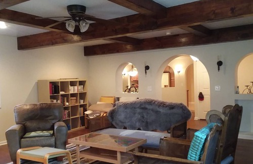 Ruby House | Cozy Guesthouse near Historic Fredericksburg and Washington DC