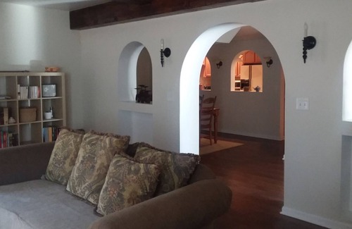 Ruby House | Cozy Guesthouse near Historic Fredericksburg and Washington DC