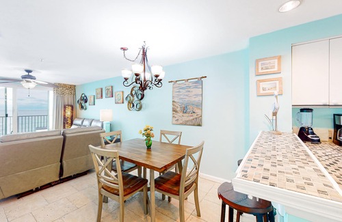Fort Walton Beach Condo | Cozy Gulf-front home with amazing views, seasonal beach service-close to dining