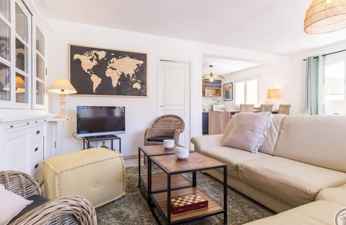 Saint-Jean-de-la-Riviere Cottage | Cozy house near the beach, private garden, parking included