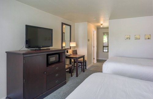 Rosario House | Cozy Harborside Stay | Secluded Orcas Island Getaway- Harborside 2352