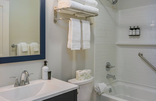 Rosario House | Cozy Harborside Stay | Secluded Orcas Island Getaway- Harborside 2352