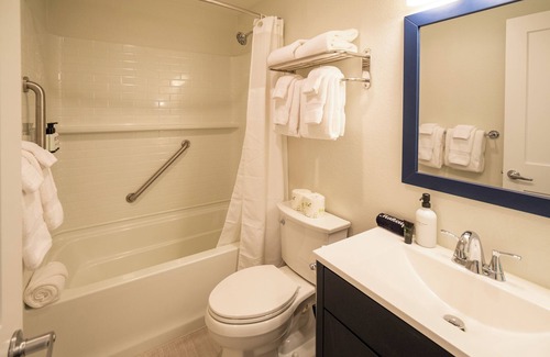 Rosario Hotel | Cozy Harborside Stay | Secluded Orcas Island Getaway- Harborside 2462