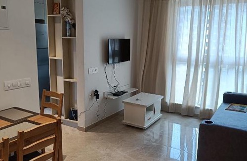 Hiranandani Gardens Apartment | Cozy heaven