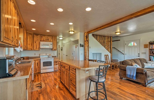 Henrieville House | Cozy Henrieville Cabin: 18 Mi to Bryce Canyon NP!