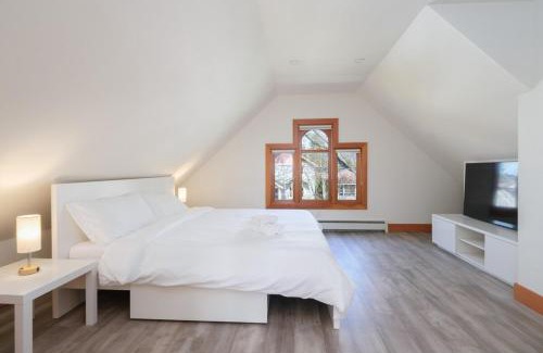 Riley Park Apartment | Cozy Heritage Home Near Main St