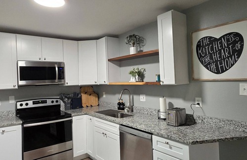 Middletown House | Cozy Hershey-Harrisburg Hideout w Hot-tub.