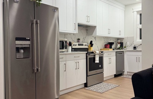 SeaTac Apartment | Cozy Hidden Gem 2-bedroom apartment with AC, WiFi in pleasant SeaTac