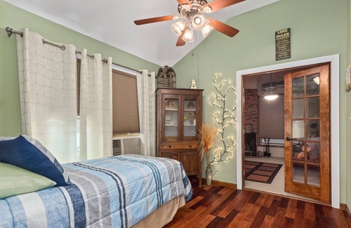 Sulphur Cottage | Cozy Hideaway on the Calcasieu River