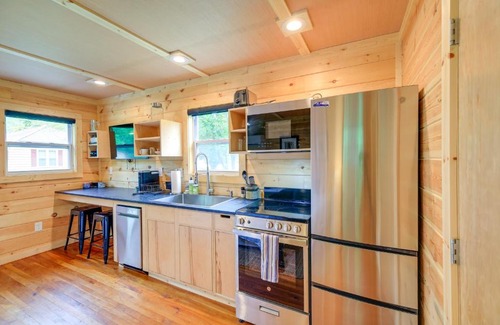 Damascus Apartment | Cozy Hikers Hideaway Steps From Creeper Trail!