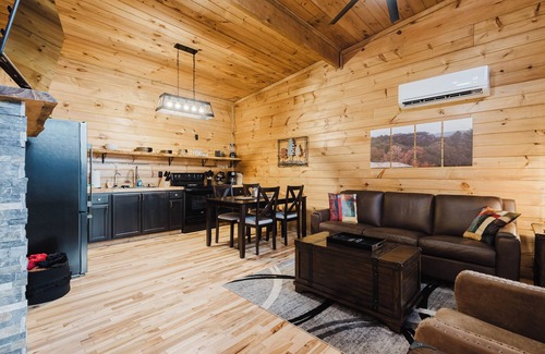 Campton Cabin | Cozy hiker’s retreat with relaxing hot tub.