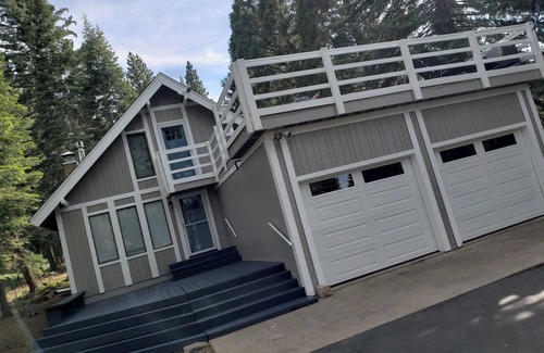 Lake Almanor West Cabin | Cozy Hilltop Cabin in Lake Almanor