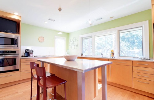 Beach Lagoon Condo | Cozy Hilton Head townhome with shared pools within a short distance of beaches