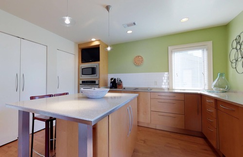 Beach Lagoon Condo | Cozy Hilton Head townhome with shared pools within a short distance of beaches
