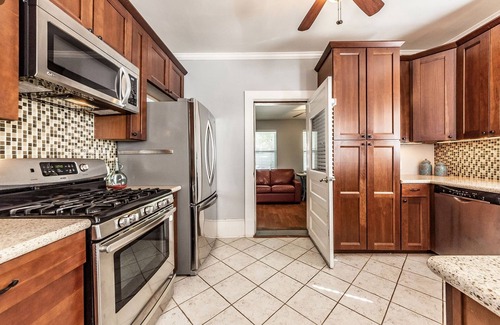 Galveston House | Cozy Historic home, located in historic district, close to beaches & attractions