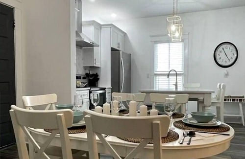Sanford House | Cozy Historic home with 2 king size beds in Sanford