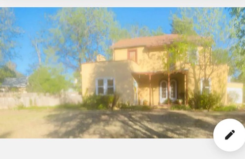 Amarillo House | Cozy, Historic Route 66 Casita with beautiful courtyard