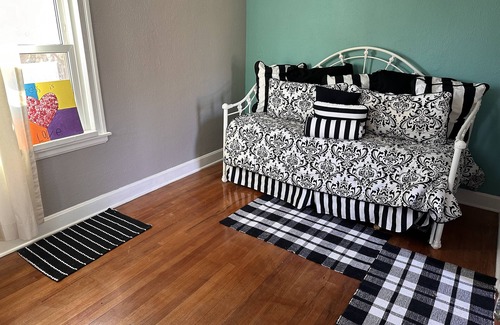 Amarillo House | Cozy, Historic Route 66 Casita with beautiful courtyard