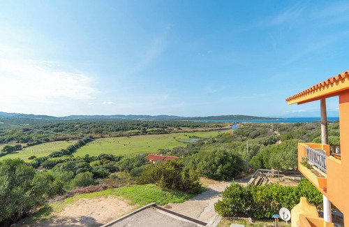 Barrabisa Apartment | Cozy Holiday Apartment "Conchiglia Verde" with Balcony, Sea View & Wi-Fi