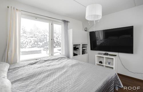 Espoo Centre House | Cozy Holiday Apartment with Sauna & Outside Jacuzzi