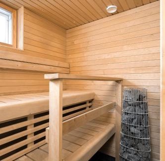 Espoo Centre House | Cozy Holiday Apartment with Sauna & Outside Jacuzzi