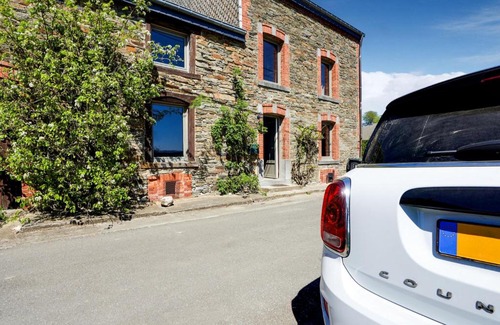 Gros-Fays House | Cozy Holiday Home in Gros Fays with Terrace