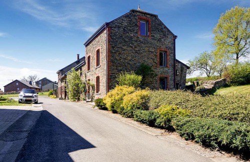 Gros-Fays House | Cozy Holiday Home in Gros Fays with Terrace