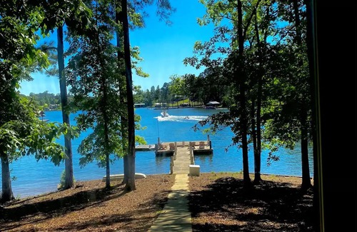 Dadeville Cottage | Cozy holiday home on private deep water cove