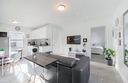 Parkside House | Cozy Hollywood Retreat/Up to 6 G& FREE Parking!