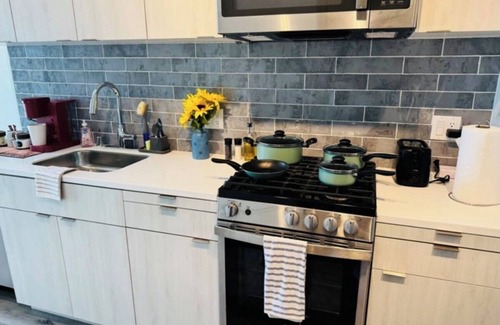 Hollywood Apartment | Cozy Hollywood Studio Retreat l Free Parking l Pool l Wi-Fi