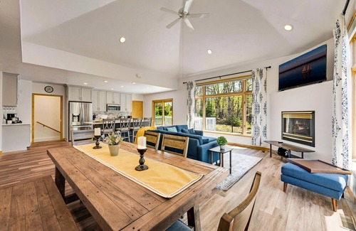 Sister Bay House | Cozy Home - 3 min to Sister Bay Downtown, Beach, & Pirates Cove Adventure Golf
