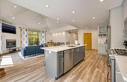 Sister Bay House | Cozy Home - 3 min to Sister Bay Downtown, Beach, & Pirates Cove Adventure Golf