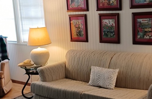 Mercedes House | Cozy home 45 minutes from SPI in gated community.