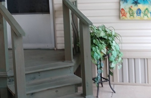 Mercedes House | Cozy home 45 minutes from SPI in gated community.