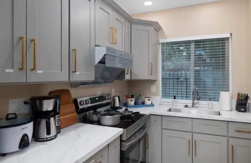 Altadena House | Cozy Home|6 Min to Beach|30 Days Minimum