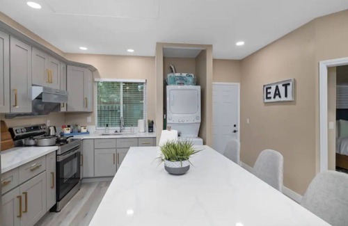 Altadena House | Cozy Home|6 Min to Beach|30 Days Minimum