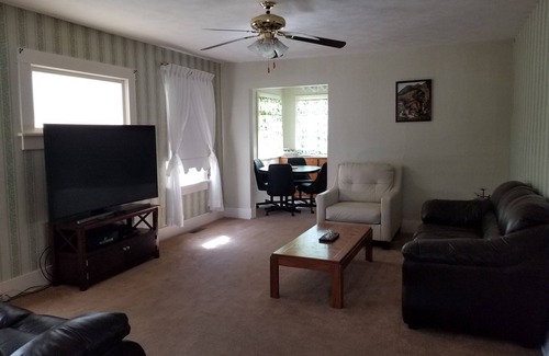 Bridgeport House | cozy Home away from home