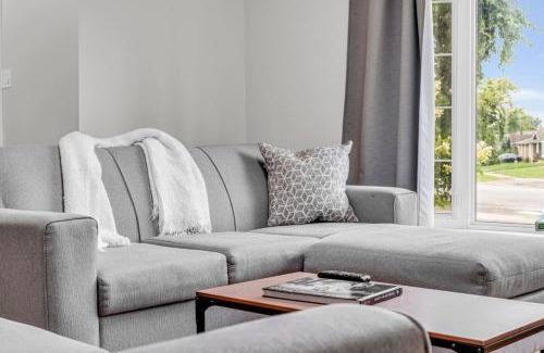 Thorold House | Cozy Home by Niagara Falls