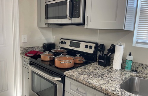 Douglasville House | Cozy Home Downtown- easy access to Greystone Amphitheater, ATL Airport, 6 Flags+