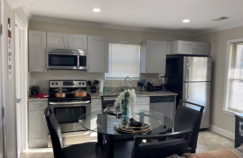 Douglasville House | Cozy Home Downtown- easy access to Greystone Amphitheater, ATL Airport, 6 Flags+