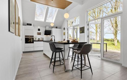 Vedelshave House | Cozy Home In Asperup With Kitchen