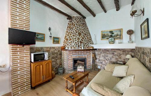 Benalauria House | Cozy Home In Benalaureia With Kitchen