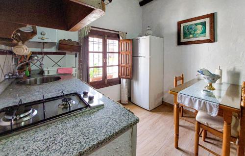 Benalauria House | Cozy Home In Benalaureia With Kitchen