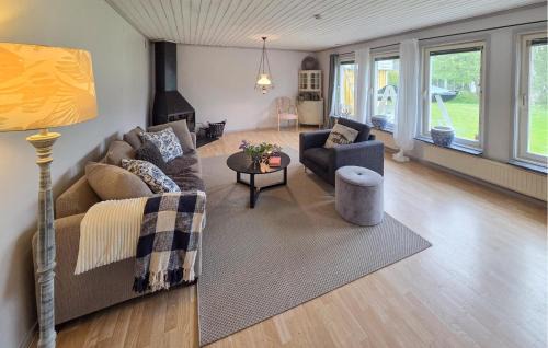 Blomstermala House | Cozy Home In Bomstermåla With Sauna