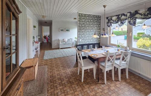 Blomstermala House | Cozy Home In Bomstermåla With Sauna