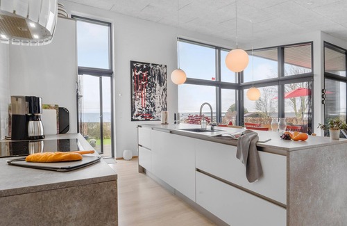 Hvidbjerg Strand House | Cozy home in Børkop with house sea view