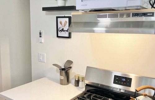East Hollywood House | Cozy Home in East Hollywood- 2BD 2BA