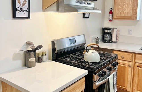East Hollywood House | Cozy Home in East Hollywood- 2BD 2BA