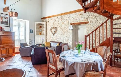 Frayssinet-le-Gelat House | Cozy Home In Frayssinet-Le-Gélat